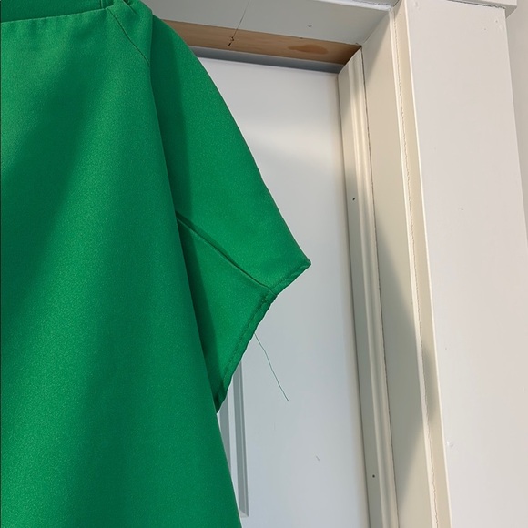 Green Ruched Blouse with Short Sleeves - Picture 9 of 9